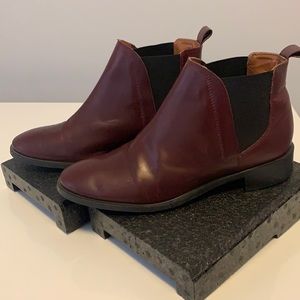 Used Women’s Burgundy Chelsea boot